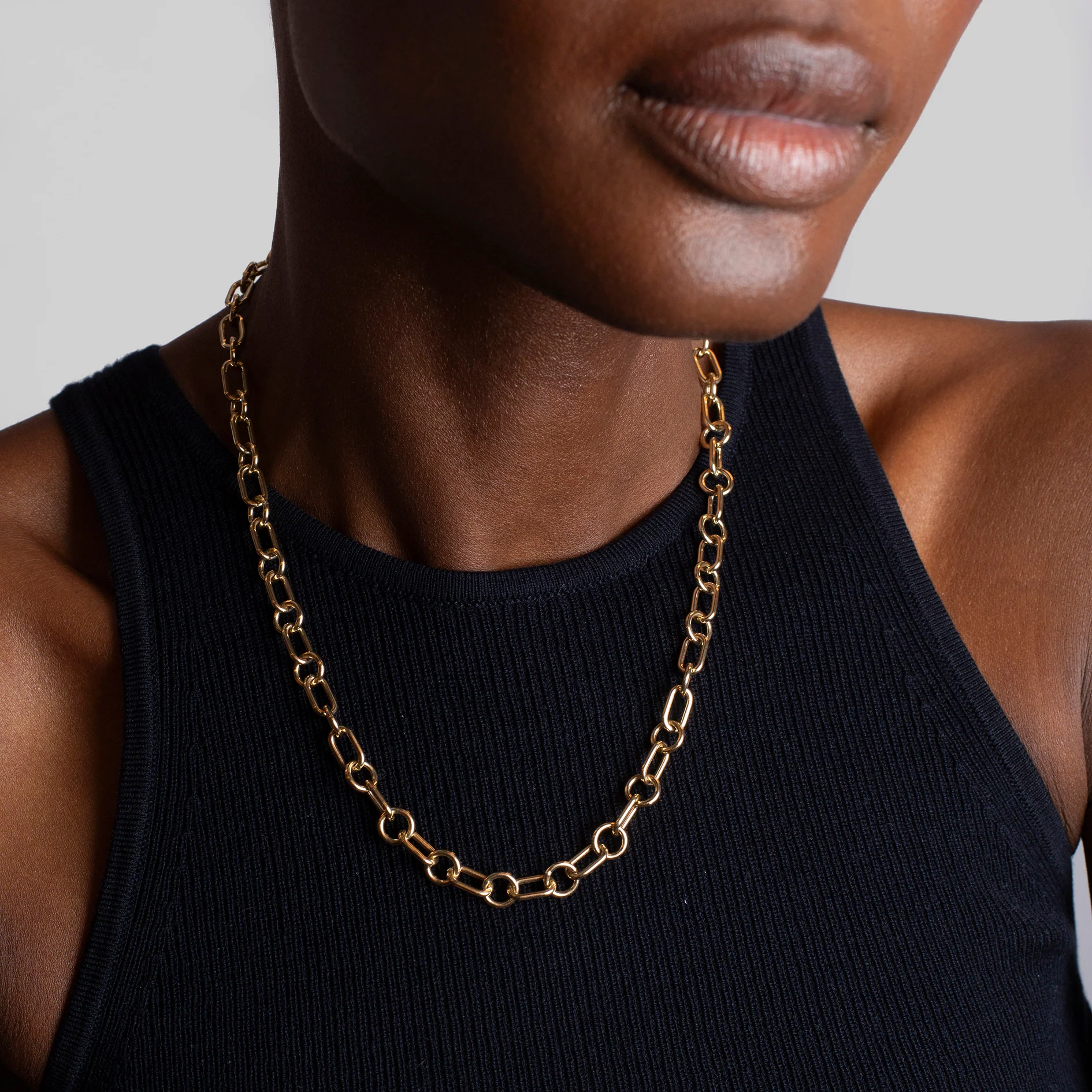 Airy Oval Round Chain Necklace - Image 3