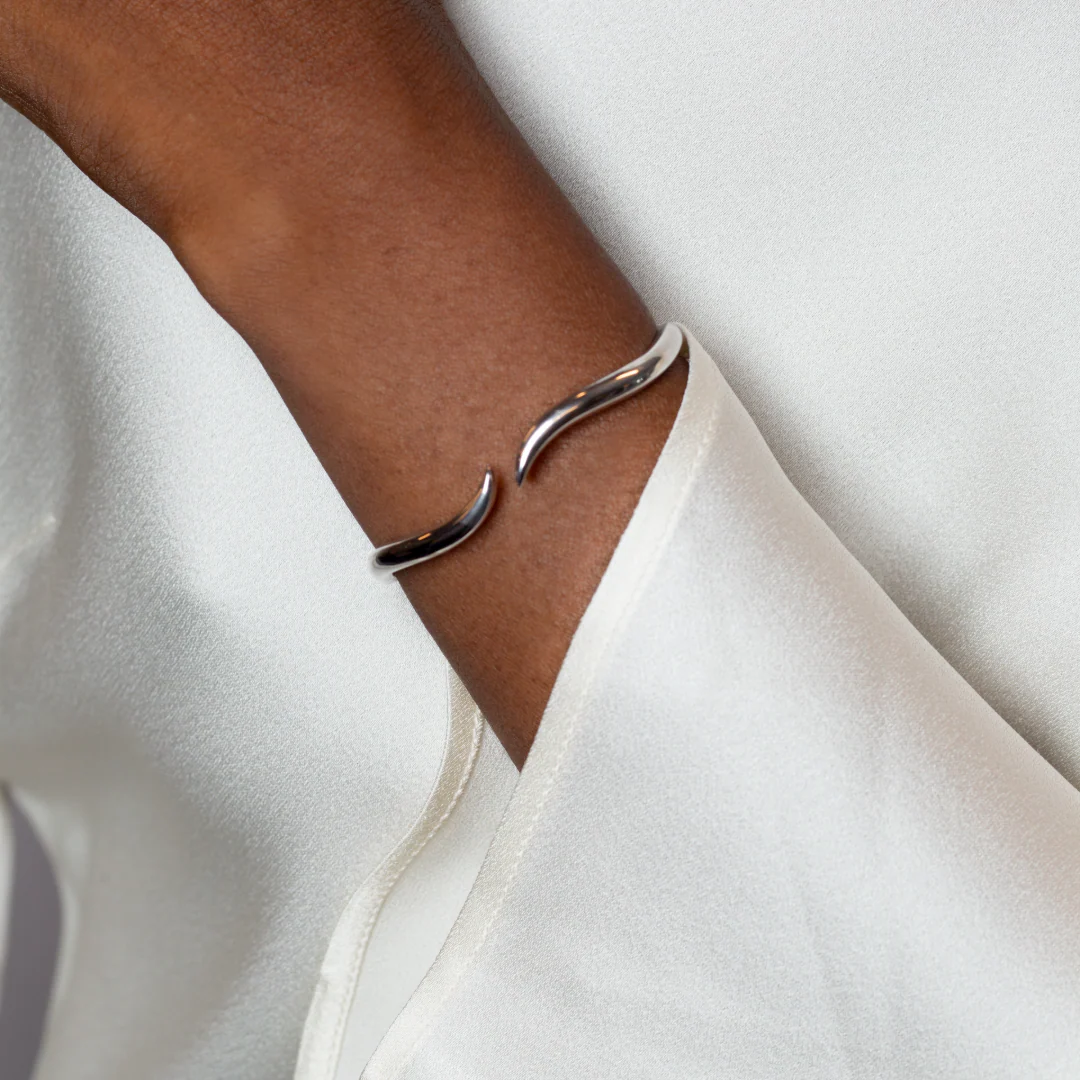 Ivy Gold Wave Cuff - Image 6